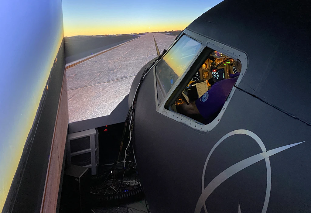Full Size Boeing 737 Flight Simulator